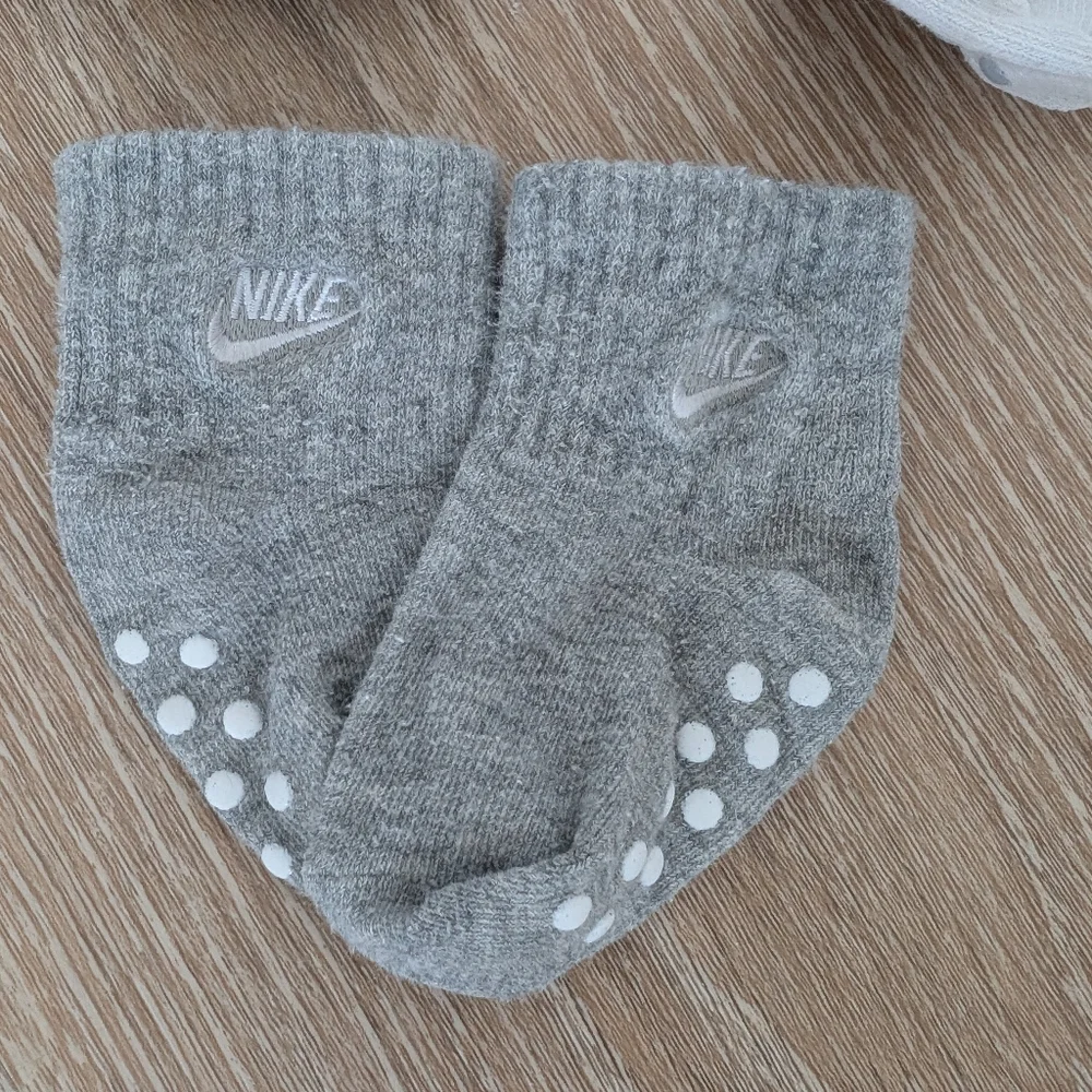 ✨4 for 12 Nike Baby Socks Set - Gray and White 6-12 Months
